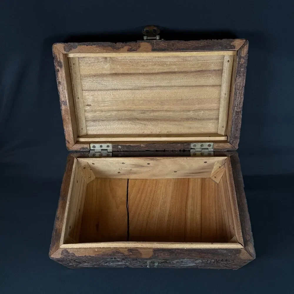 Hand CARVED CHINESE CAMPHORWOOD wood CHEST Jewelry Box Antique